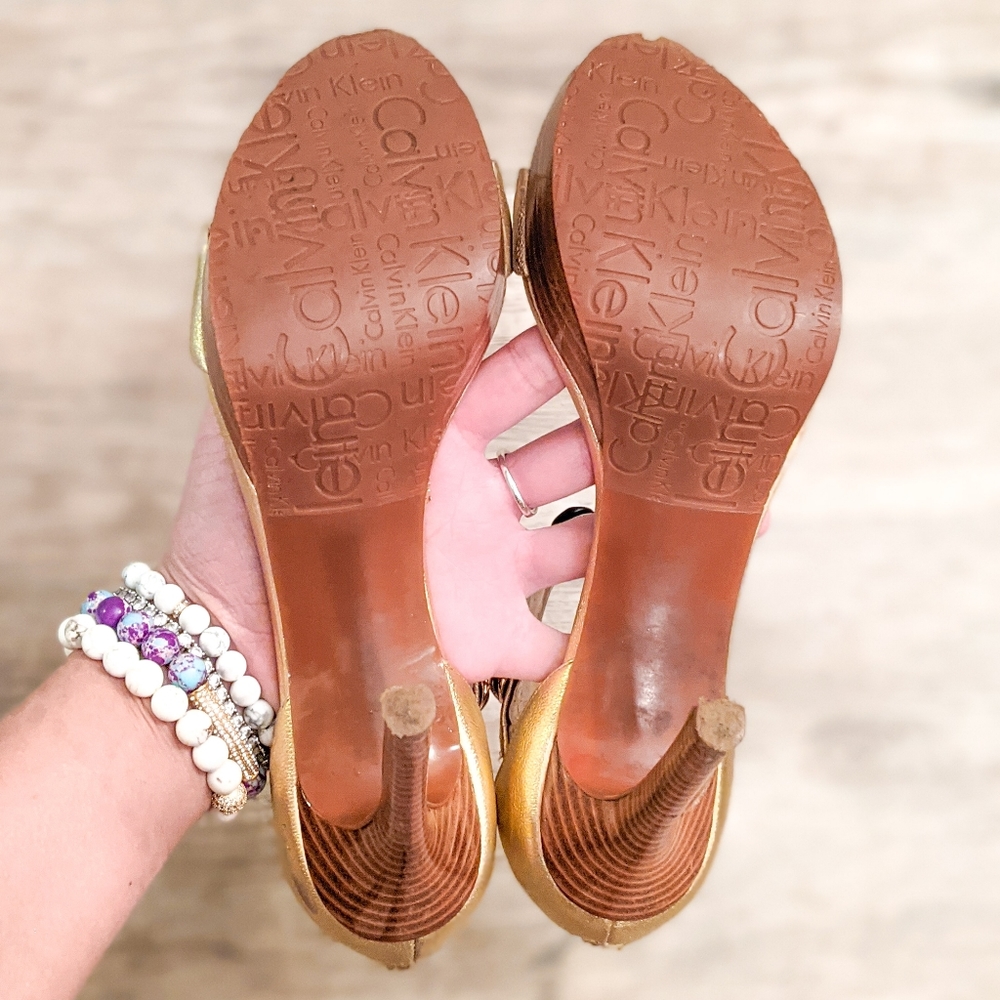 Calvin Klein "Golden Goddess" Gold Genuine Leather 5" Heels Size 10 Ladies - Picture 5 of 5